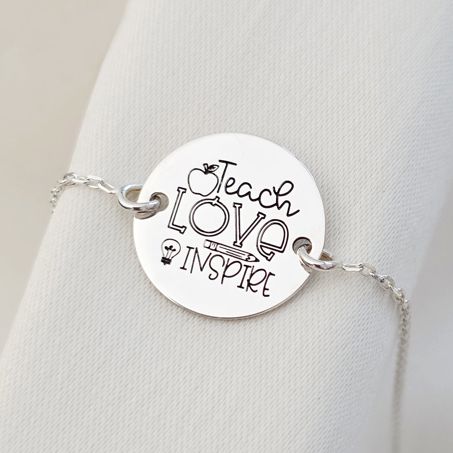 Bratara banut - Teach Love Inspire - cu lantisor - Argint 925