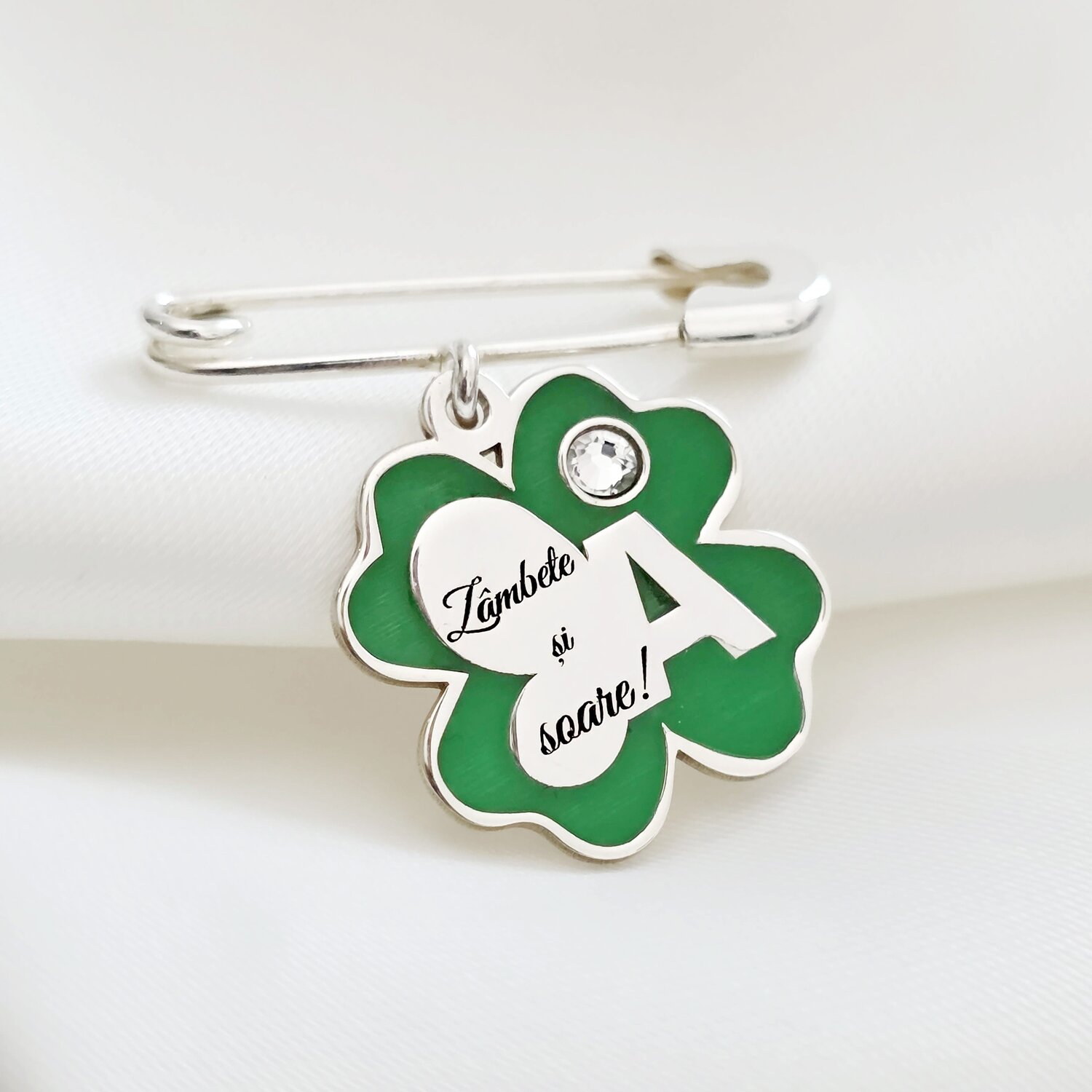 Brosa Ac de siguranta - Trifoi cu Zambete – Initiala personalizata - Argint 925 - Email verde & Cristal Swarovski
