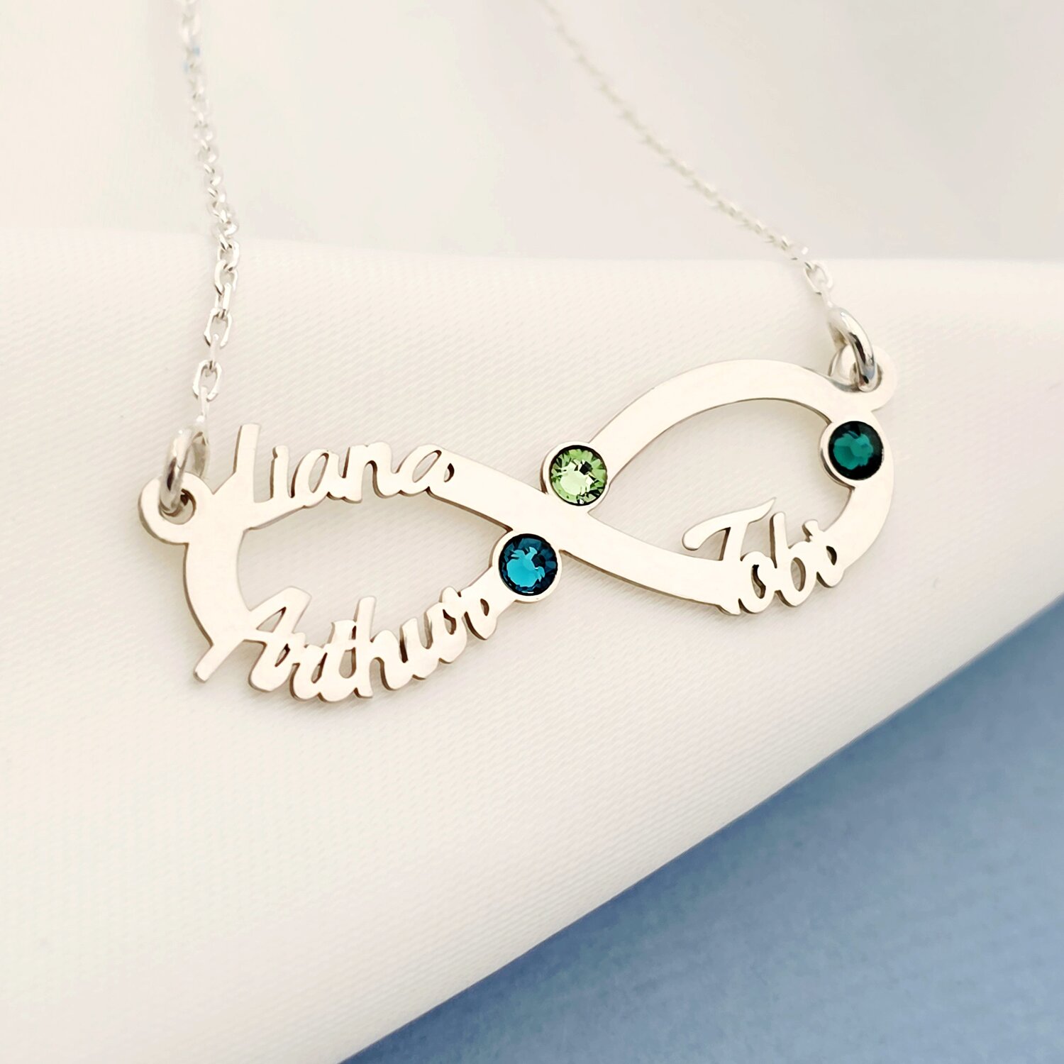 Lantisor Etern - Infint cu 3 nume decupate si cristale Swarovski - Argint 925