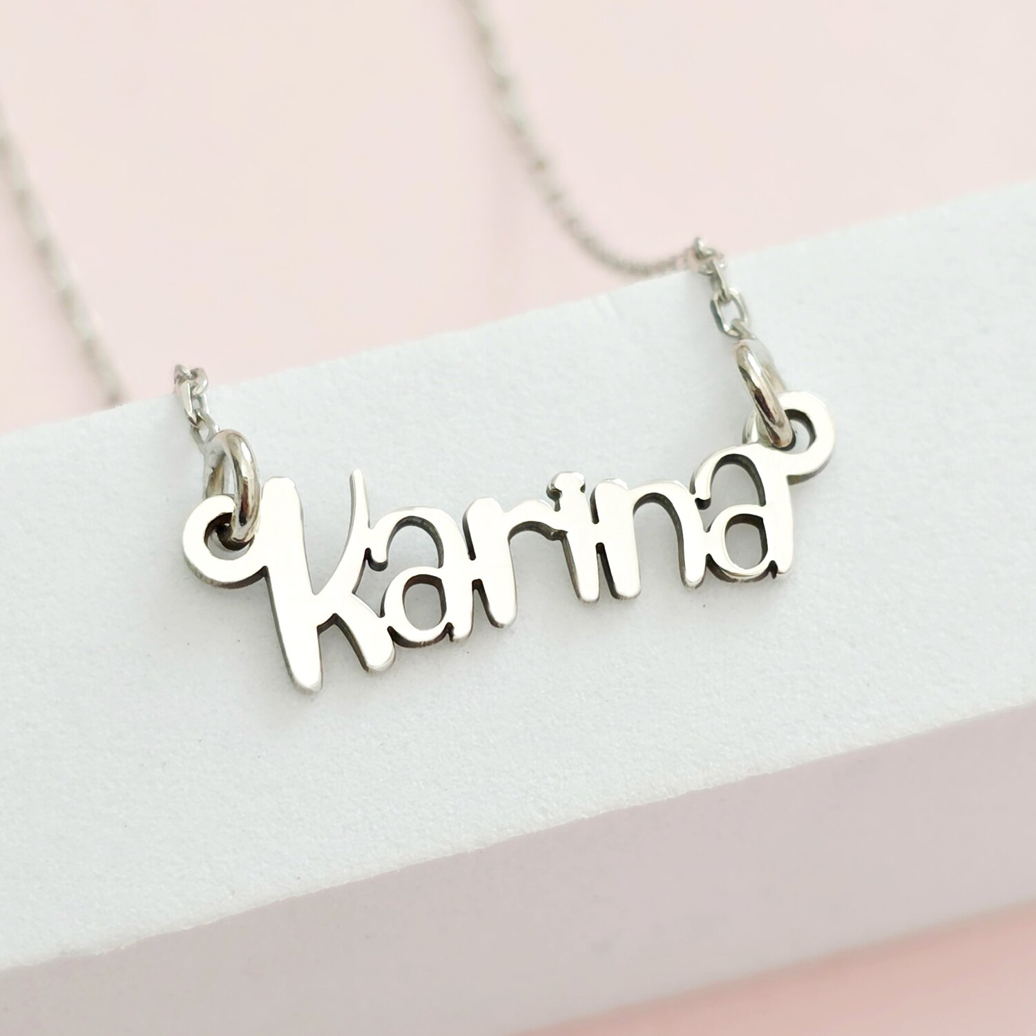 Lantisor personalizat cu Nume - Font Vesel - Argint 925